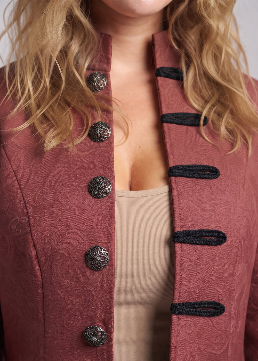 Damen stilvolles, elegantes Weste mit luxuriösen Verzierungen und asymmetrischem Schnitt Shop Nory