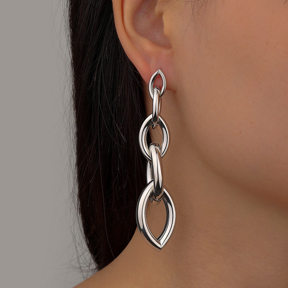 Damen Silber Gold beschichtete ovale 4-stufige Ausgeschnittene Kettenring hängende Ohrringe | Shop Nory
