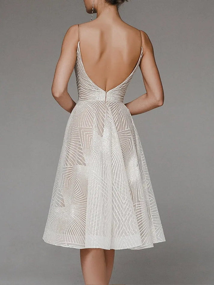 Elegantes Kleid Mit Offenem Rücken
