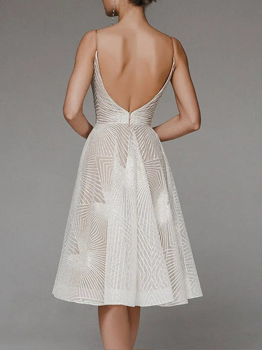 Elegantes Kleid Mit Offenem Rücken