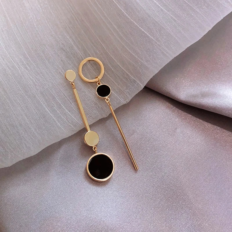 Asymmetrisches Design Lange Tropfenohrringe | Shop Nory