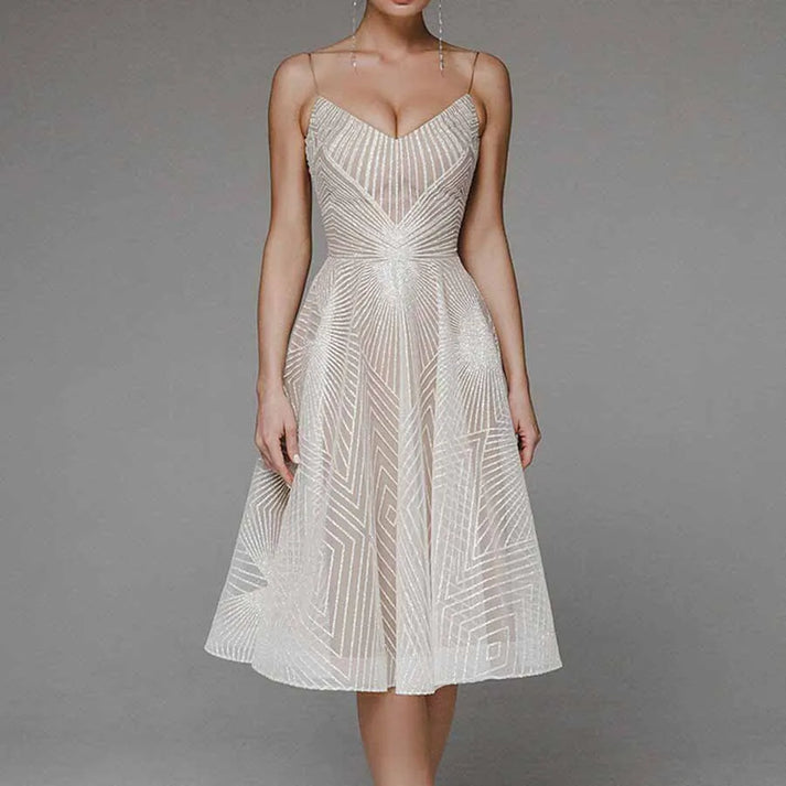 Elegantes Kleid Mit Offenem Rücken