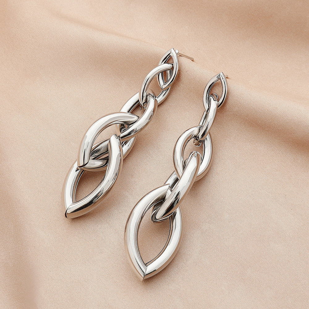 Damen Silber Gold beschichtete ovale 4-stufige Ausgeschnittene Kettenring hängende Ohrringe | Shop Nory
