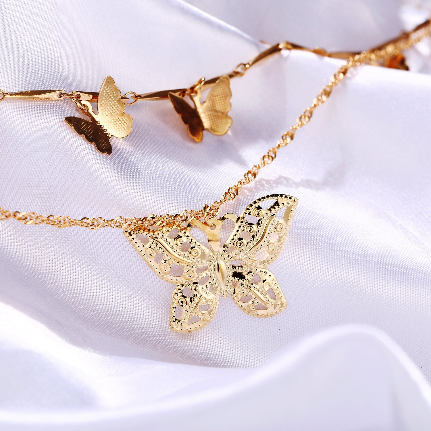 Goldene Schmetterlings-Anhänger Mehrschichtige Choker CutOut Schmetterlings-Pendelkette | Shop Nory