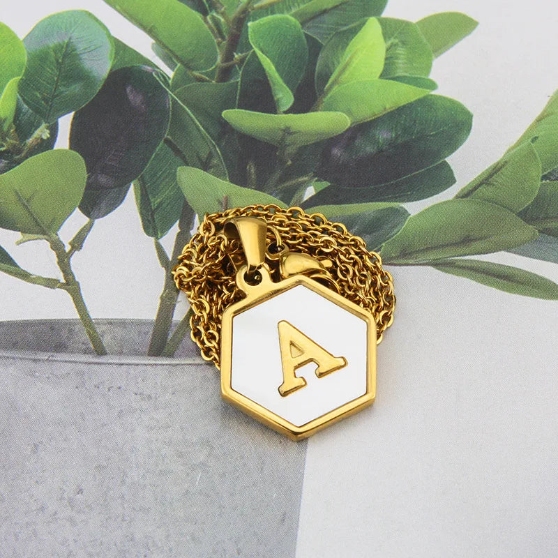 Gold Hexagon Initial Letter Anhängerkette | Shop Nory