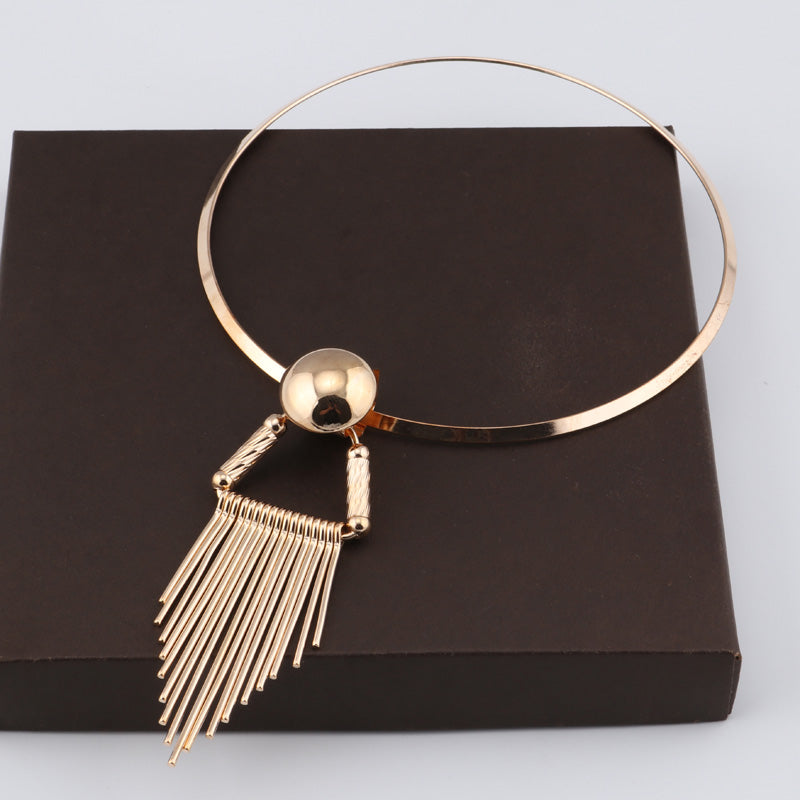 Damen Gold Bold Ring Statement Streifen Triangle Quaste Anhänger Choker Halskette | Shop Nory