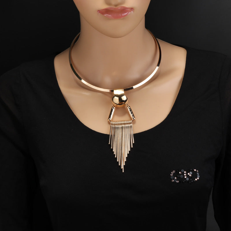 Damen Gold Bold Ring Statement Streifen Triangle Quaste Anhänger Choker Halskette | Shop Nory