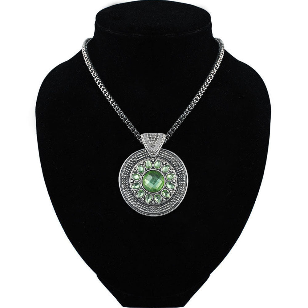 Damen Silber Bohemian Tibetisch Ethnisch Kette Rund Graviert Grüner Kristall Anhänger | Shop Nory