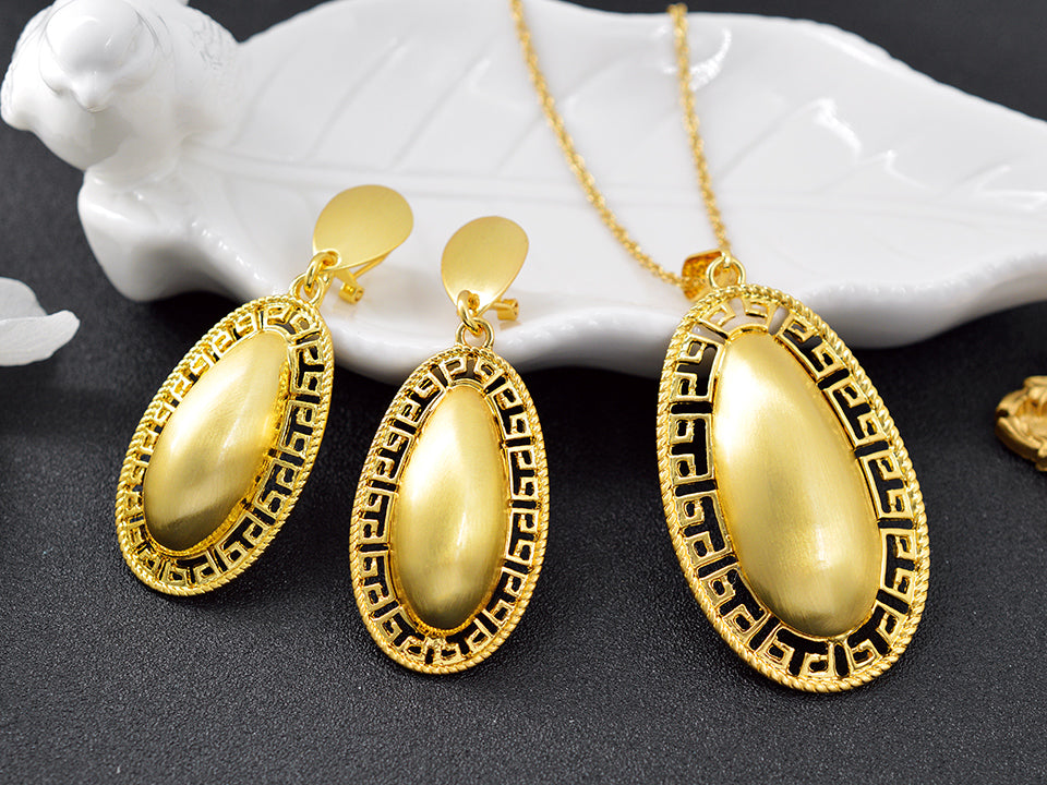 Damen Elegantes Goldfüllung Oval Große Wand Ausschnitt Glatte Anhänger & Ohrringe Set | Shop Nory