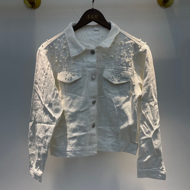 Lässige Jeansjacke mit Perlen