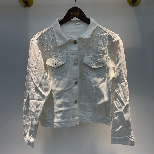 Lässige Jeansjacke mit Perlen