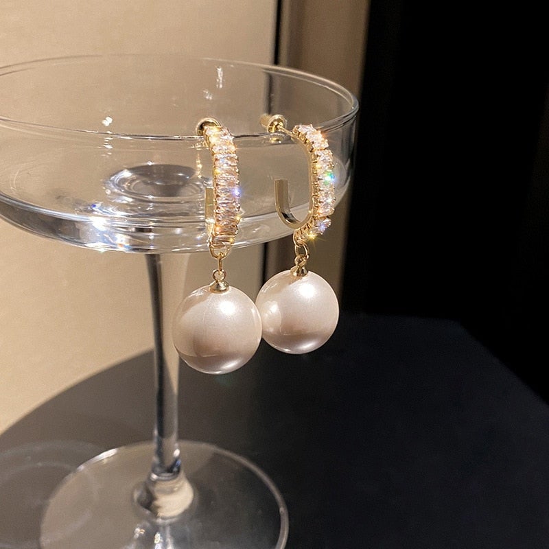 Luxuriöse Ohrringe mit Perlen und Zirkonia – Amara | Shop Nory