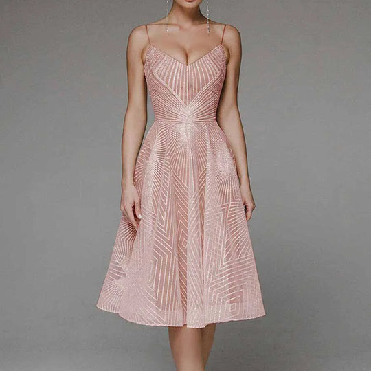 Elegantes Kleid Mit Offenem Rücken