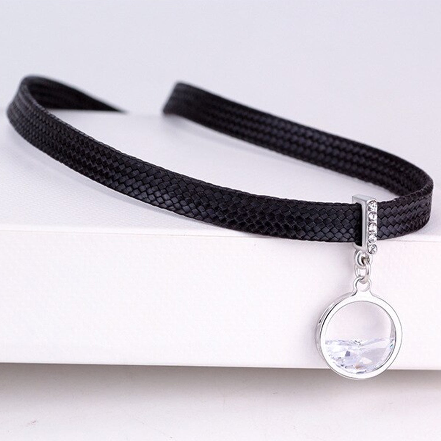 Halb-Zirkon-Geometrischer Anhänger Choker | Shop Nory