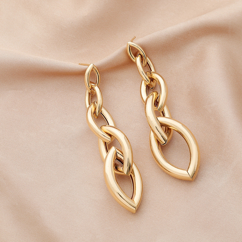 Damen Silber Gold beschichtete ovale 4-stufige Ausgeschnittene Kettenring hängende Ohrringe | Shop Nory