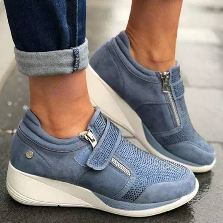 Sneaker mit Keilabsatz