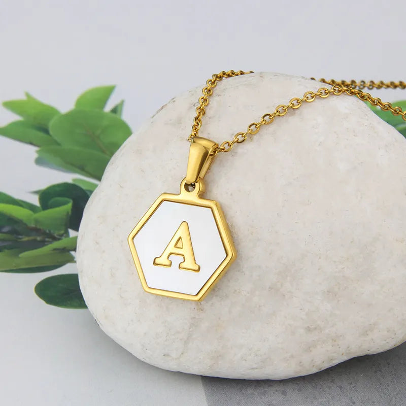 Gold Hexagon Initial Letter Anhängerkette | Shop Nory