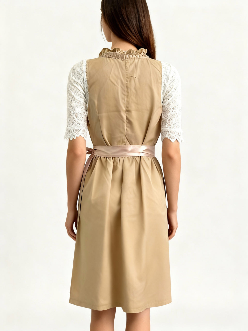 Tracht für Damen mit Schürze und Bluse