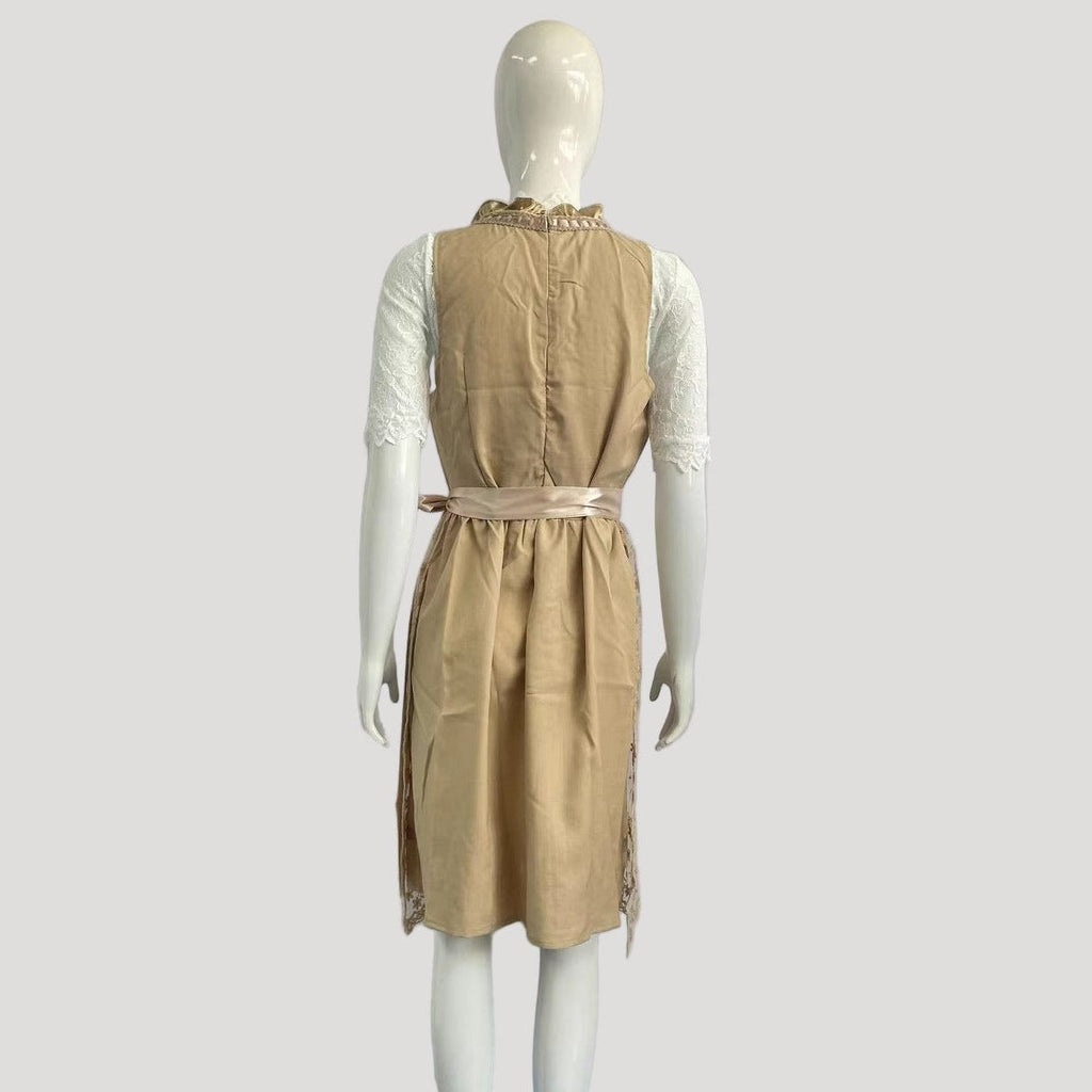 Tracht für Damen mit Schürze und Bluse