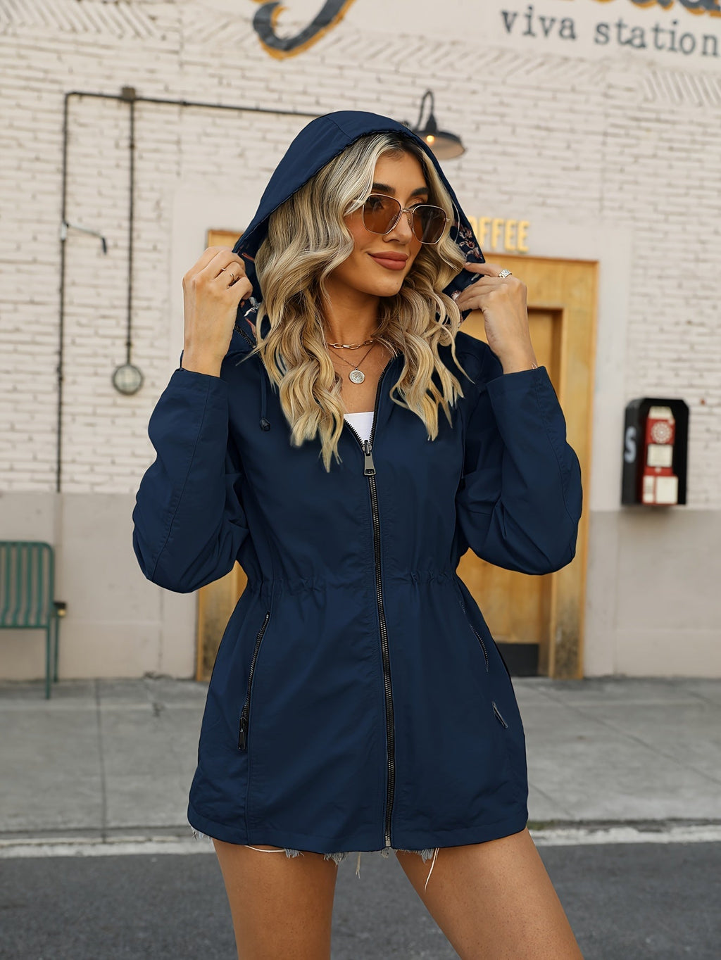 Shopnory | Damen Regenjacke mit Kapuze und Blumenmuster Futter