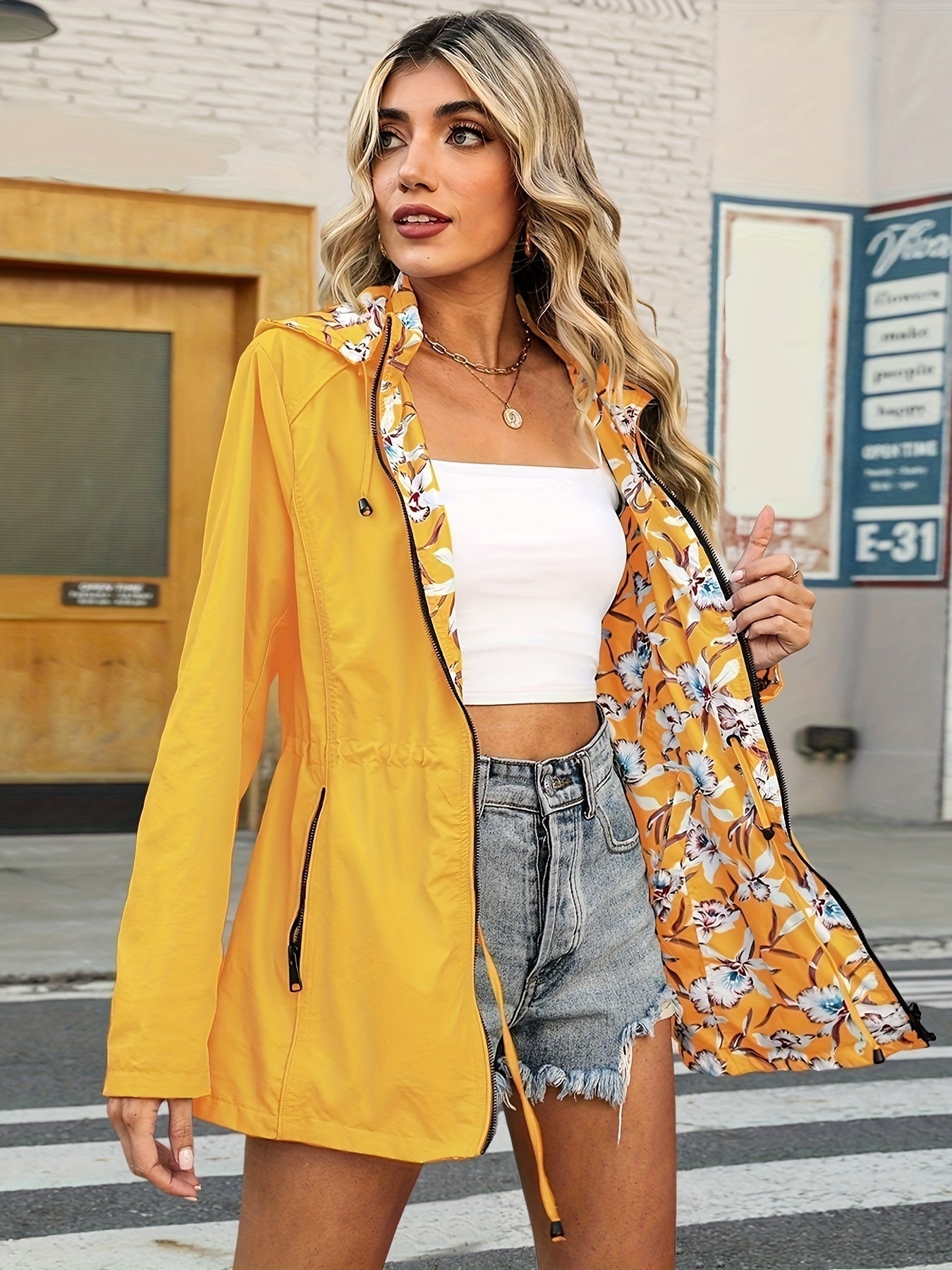 Shopnory | Damen Regenjacke mit Kapuze und Blumenmuster Futter