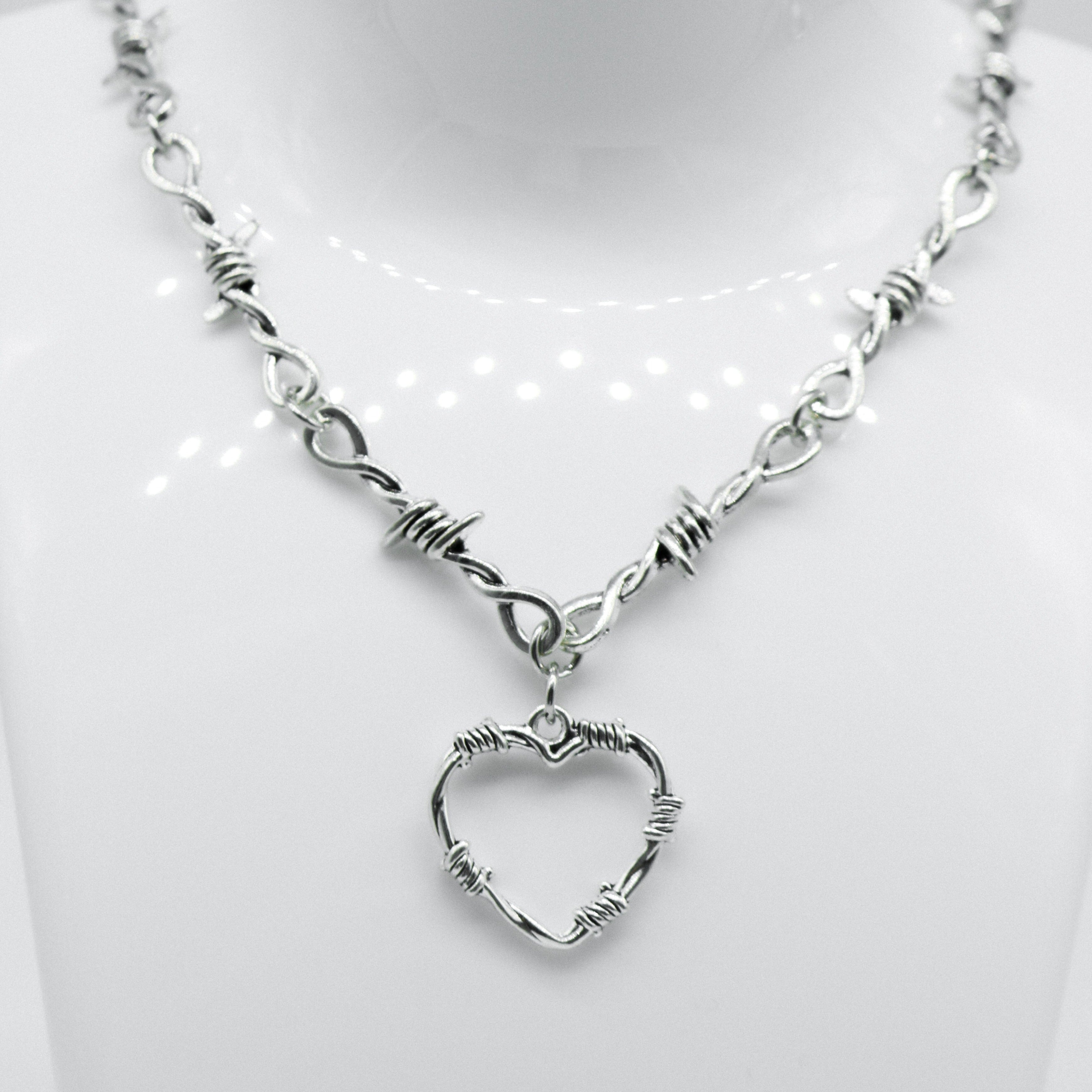 Silberne Gothic Stacheldraht Herz Halskette | Shop Nory
