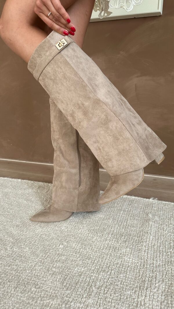 Hochwertige kniehohe Stiefel aus Wildleder