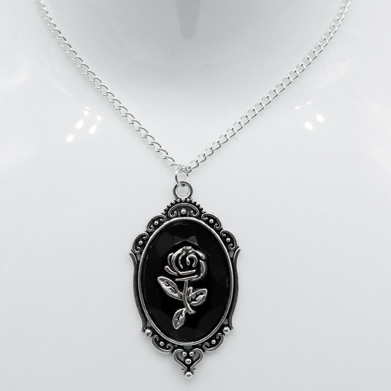 Silber Gothic Schwarze Rose Rahmen Charm Halskette | Shop Nory