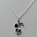 Silberne Kirschenschädel mit schwarzen Steinen Charm-Halskette | Shop Nory