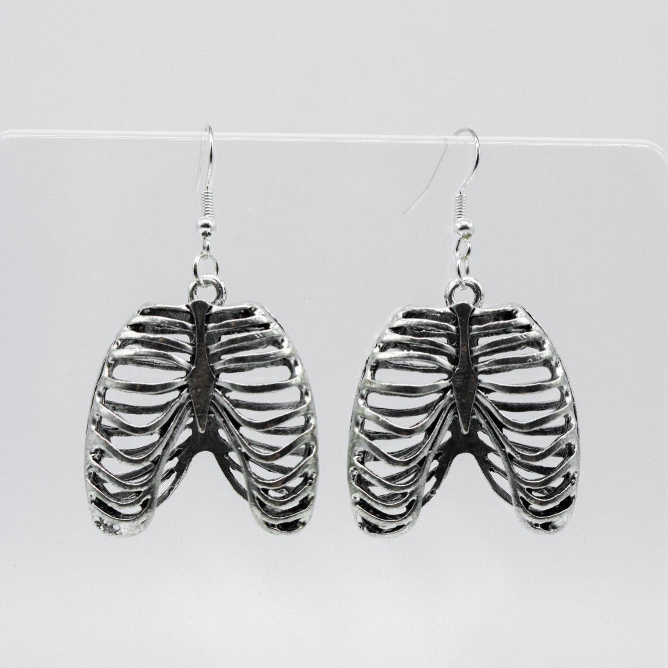 Große Gothische Silber Rib Cage Charm Ohrringe | Shop Nory