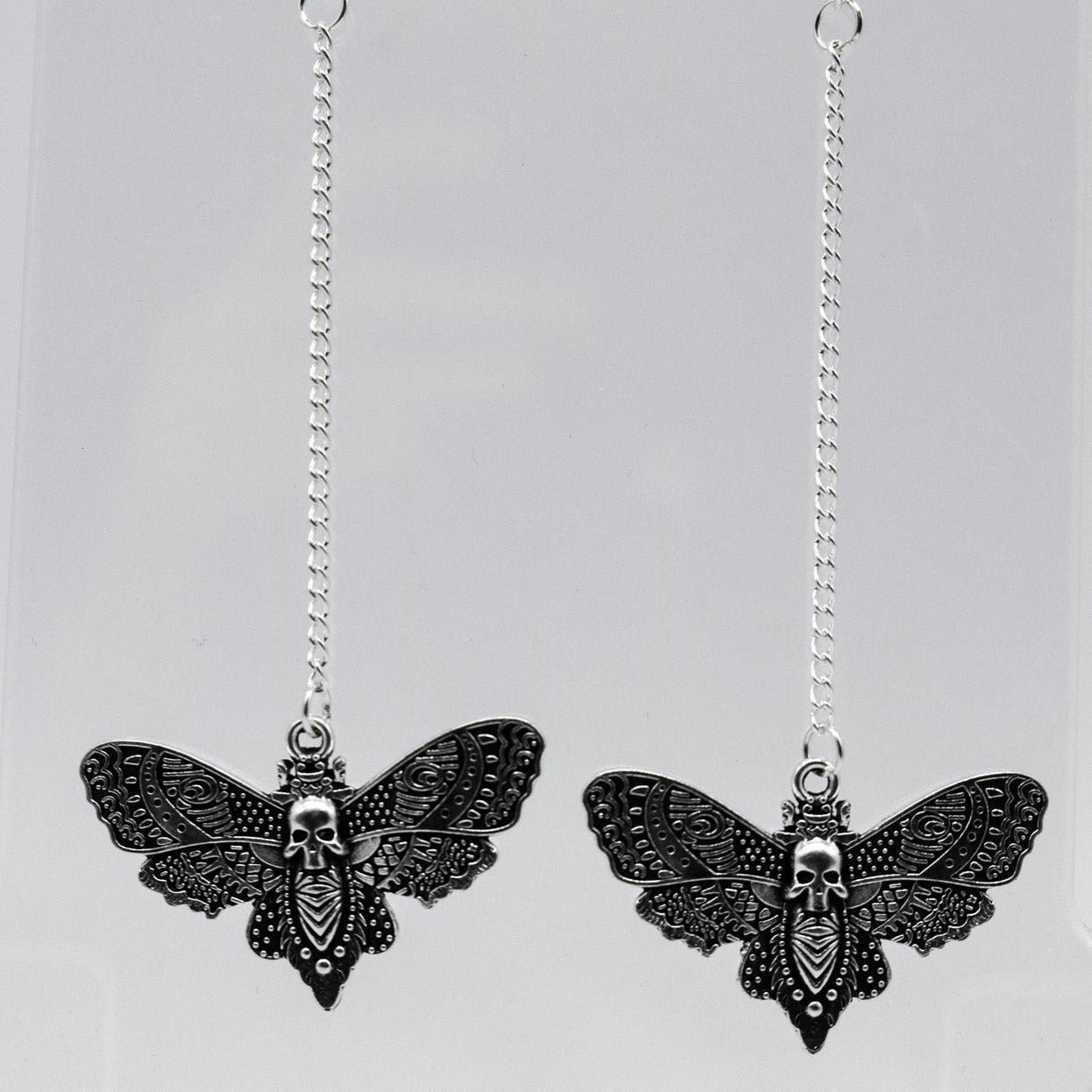 Silbermotte Kettenohrringe | Shop Nory