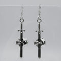 Silberne Schwert- und Totenkopf-Anhänger Ohrringe | Shop Nory