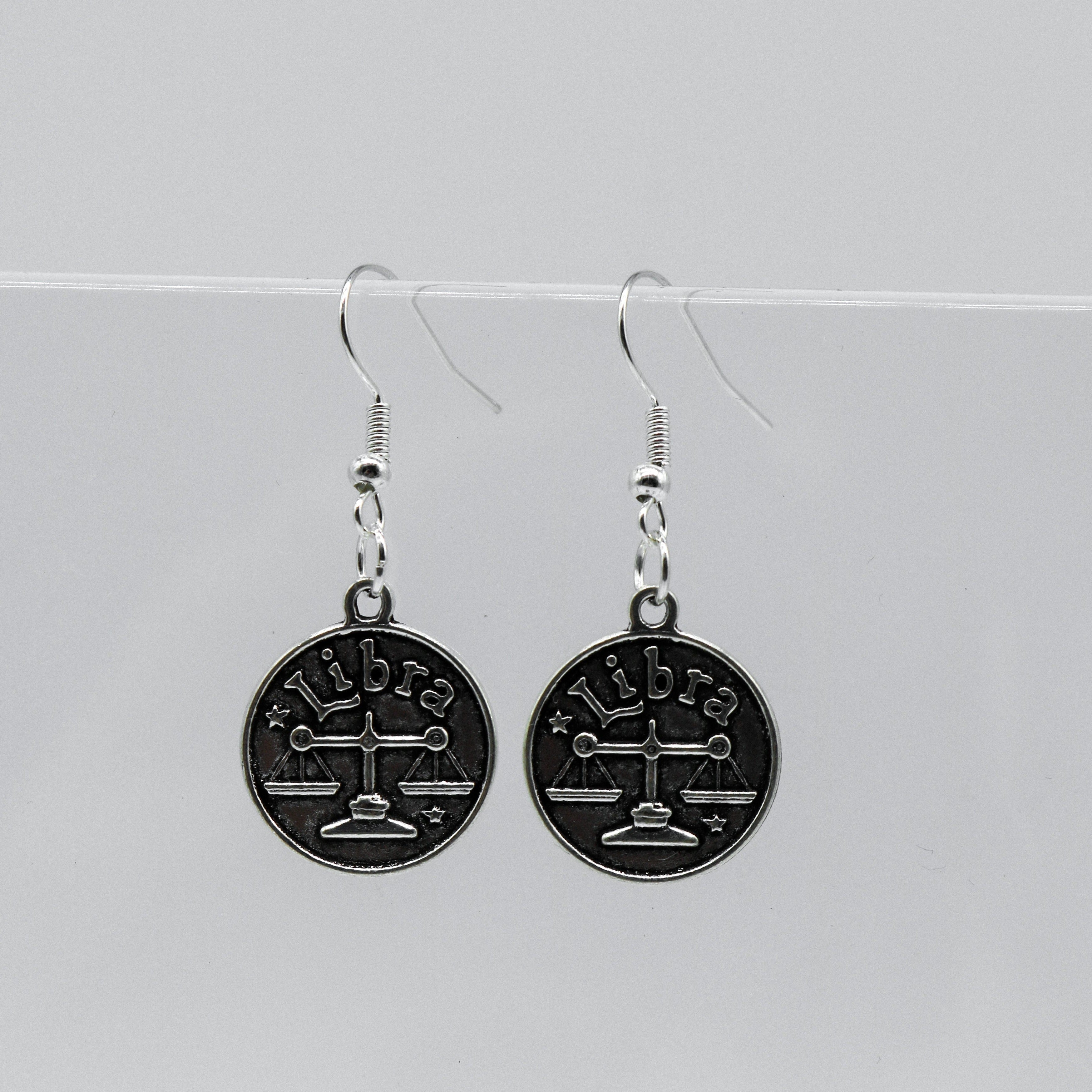 Silberohrringe mit umkehrbarem Zodiac-Münzanhänger | Shop Nory