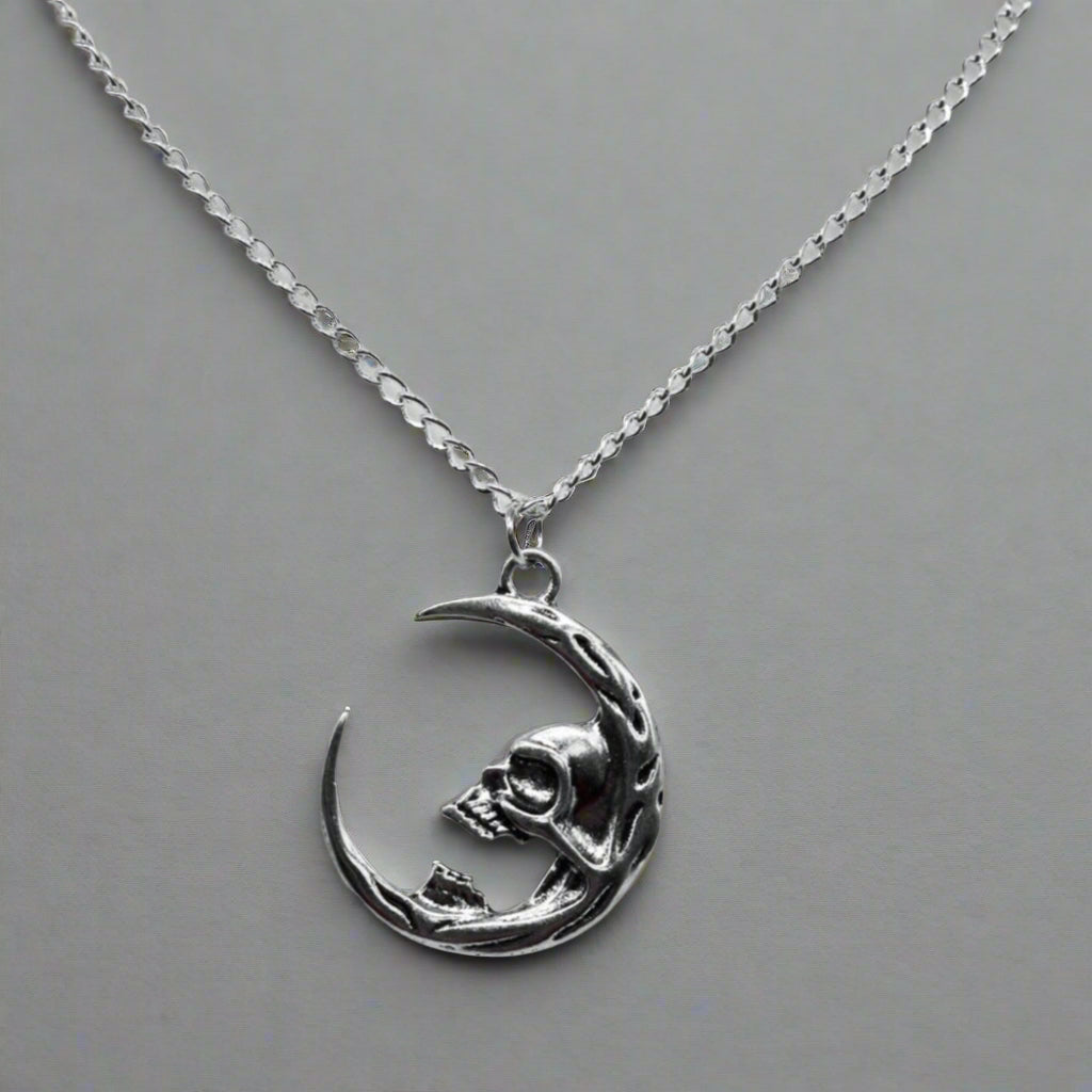 Silberne Gothic Mond Totenkopf Charm Halskette | Shop Nory