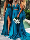 Langes Kleid mit seitlichen Schlitzen und eleganten Brautjungfern