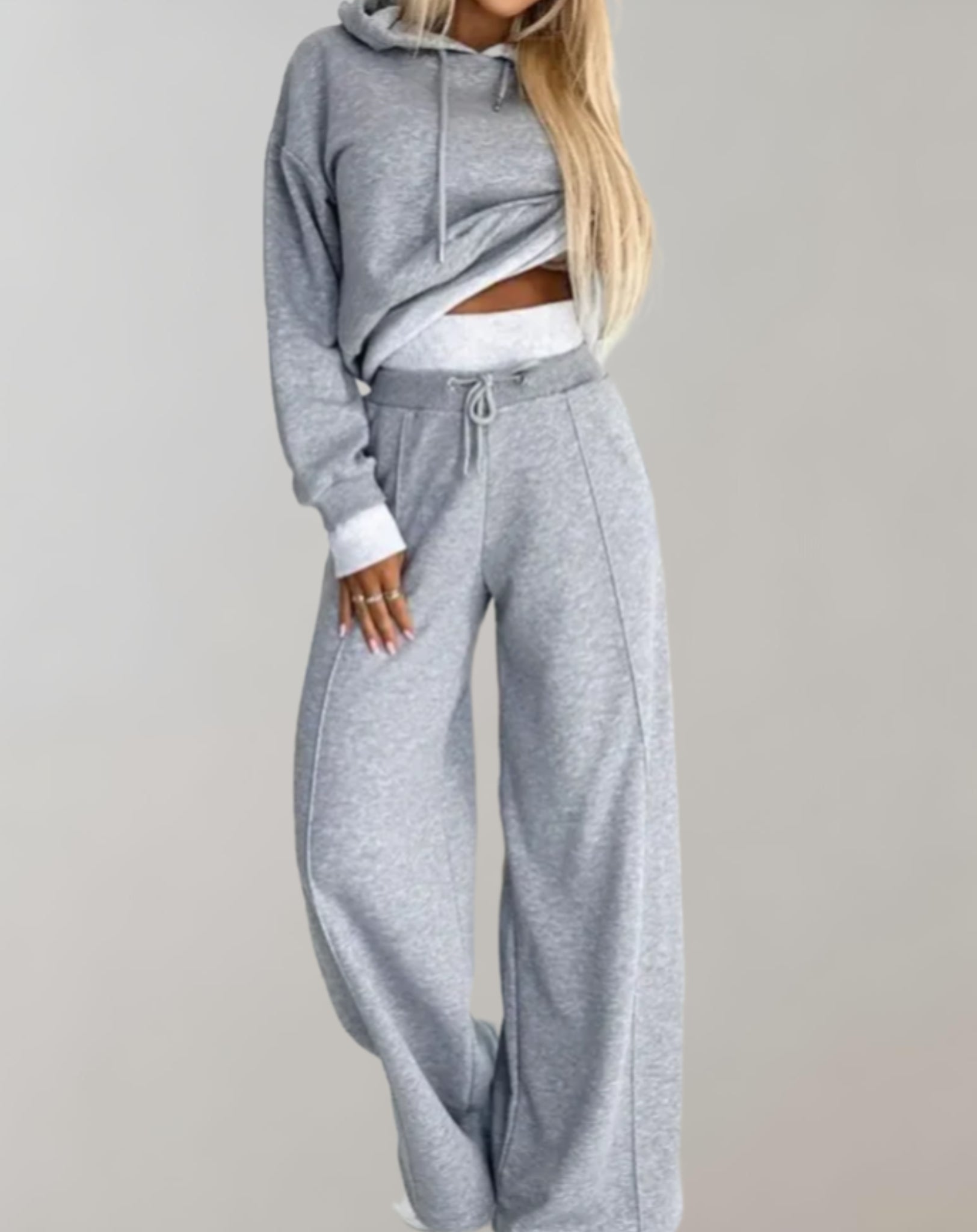 Delige Set von Einem Zweifarbigen Hoodie und Einer Hose mit Weitem Bein