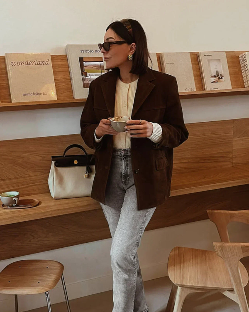 Braune Wildlederjacke Zeitlos und Elegant Perfekt für Übergangszeiten
