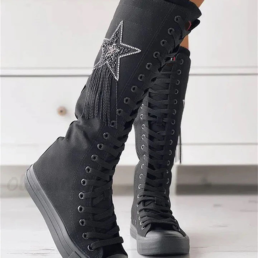 Schnürstiefel mit Quasten