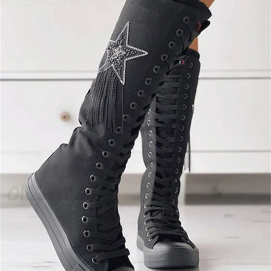 Schnürstiefel mit Quasten