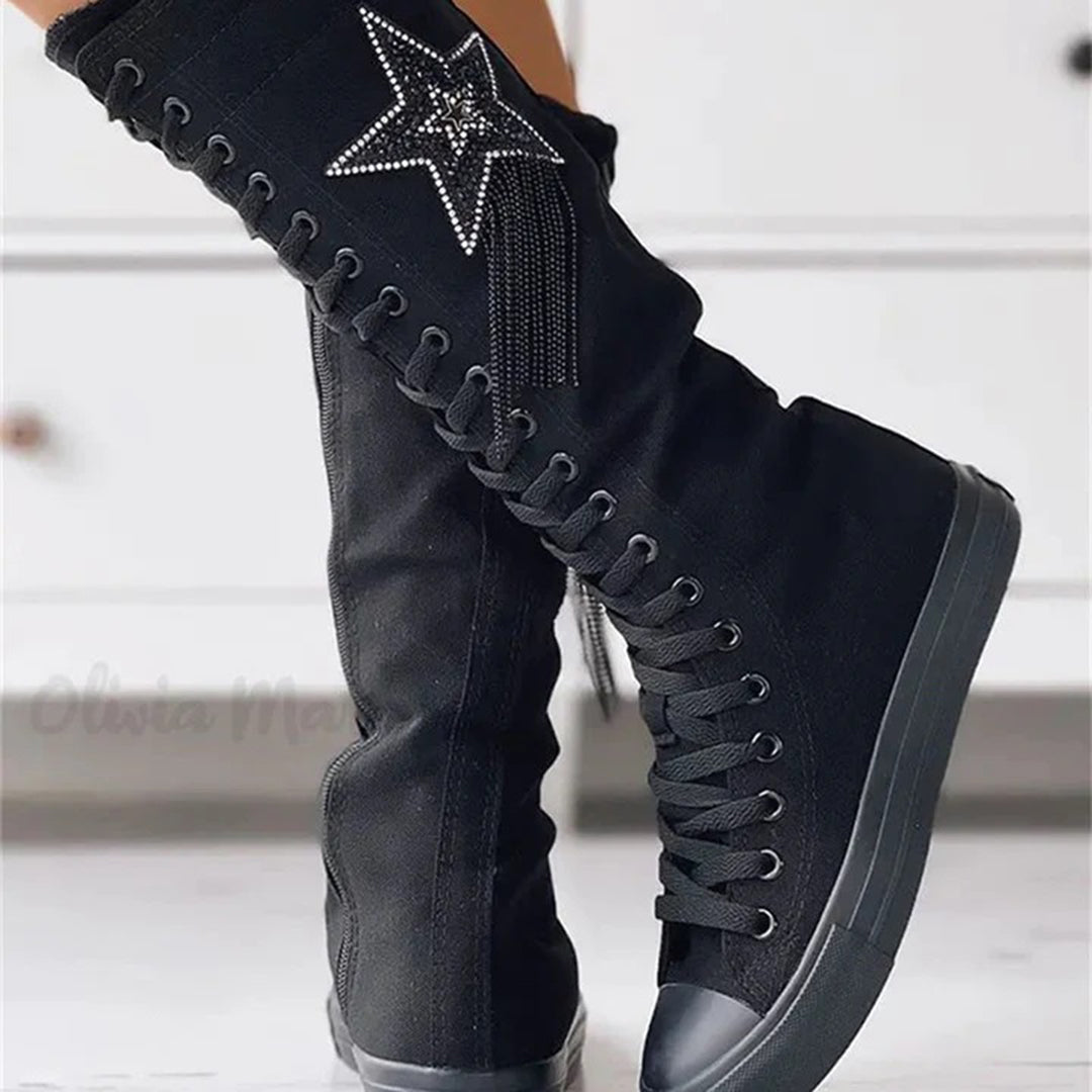 Schnürstiefel mit Quasten
