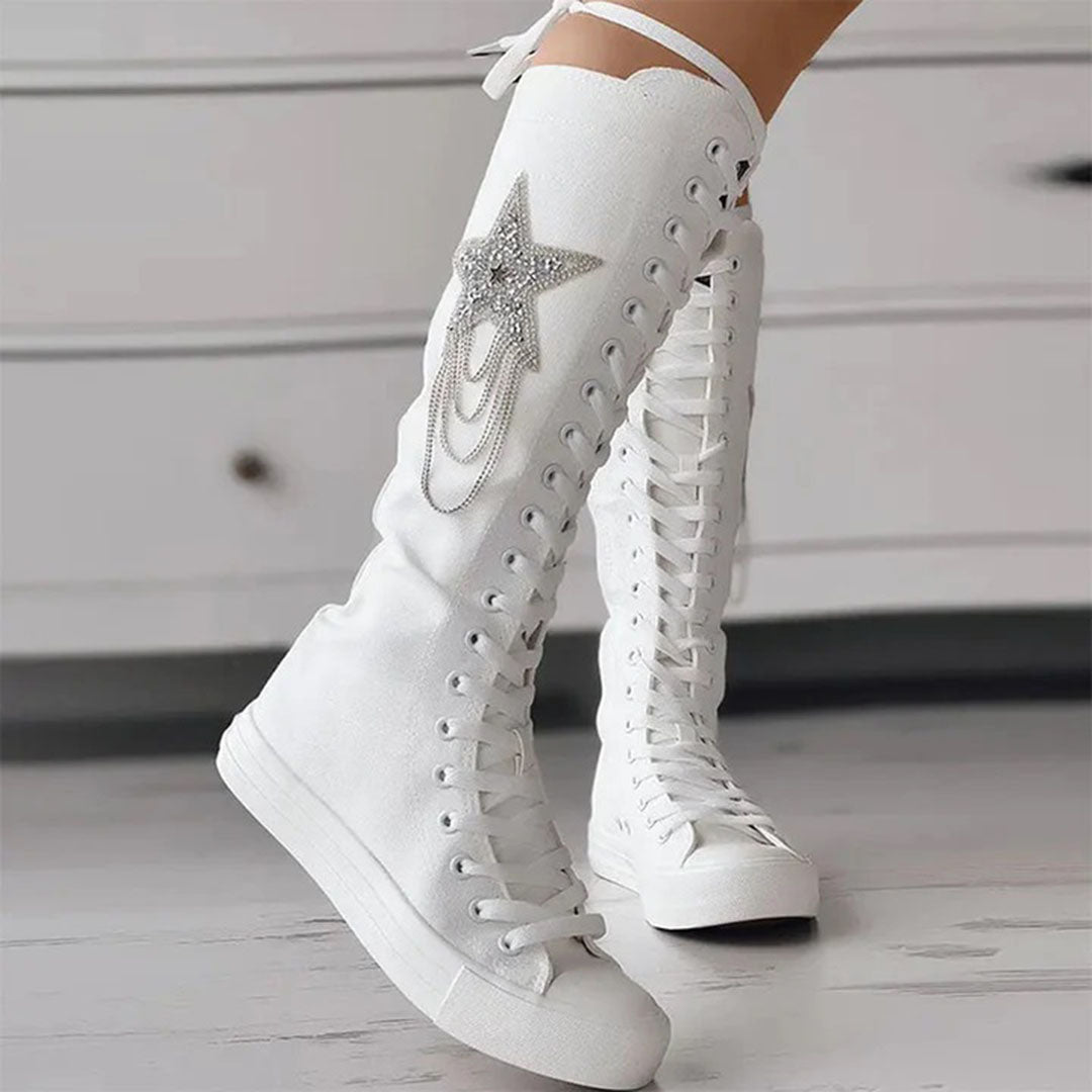 Schnürstiefel mit Quasten