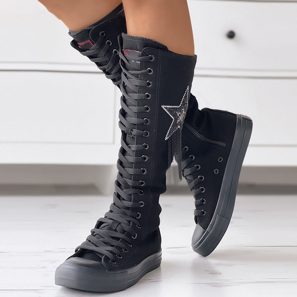 Schnürstiefel mit Quasten