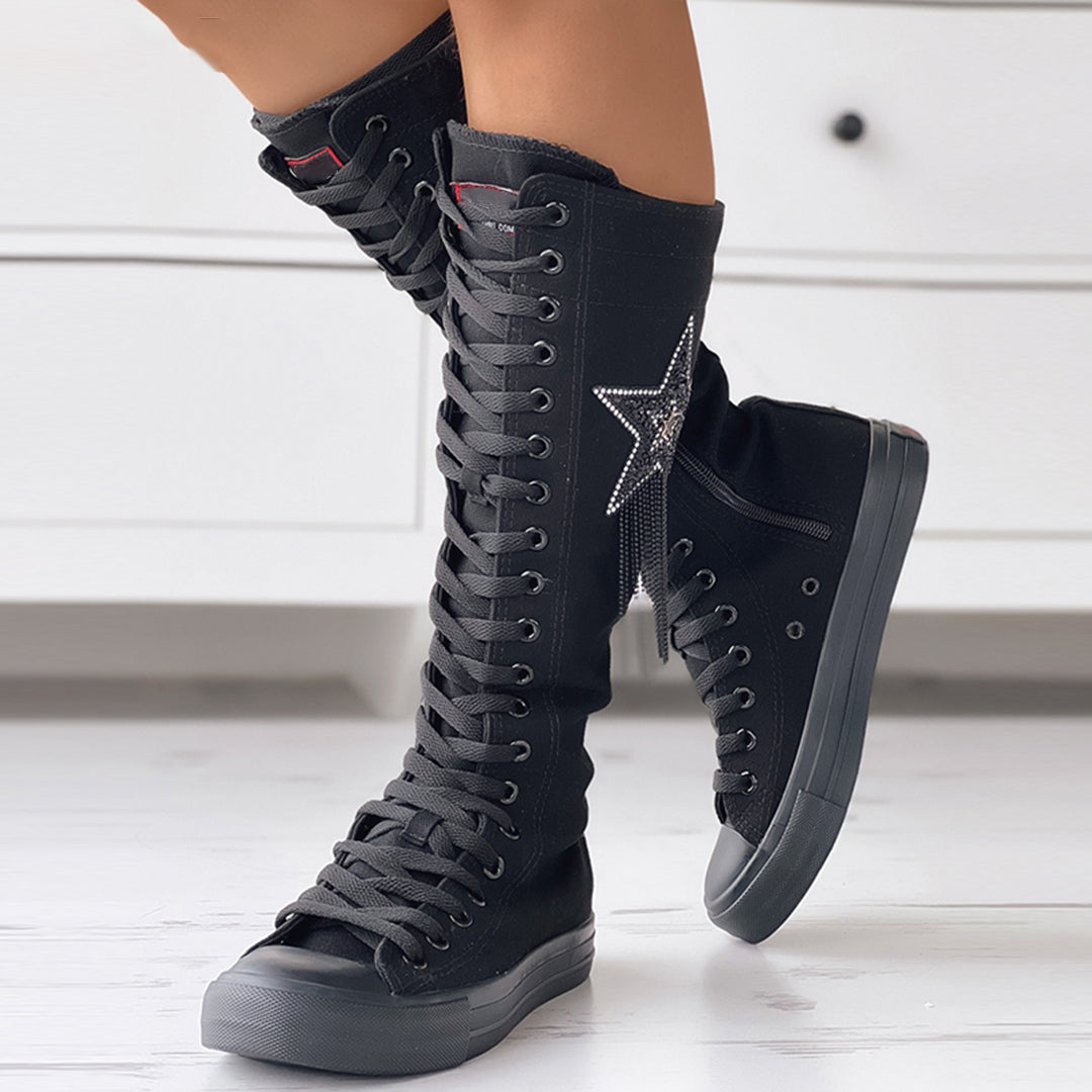 Schnürstiefel mit Quasten
