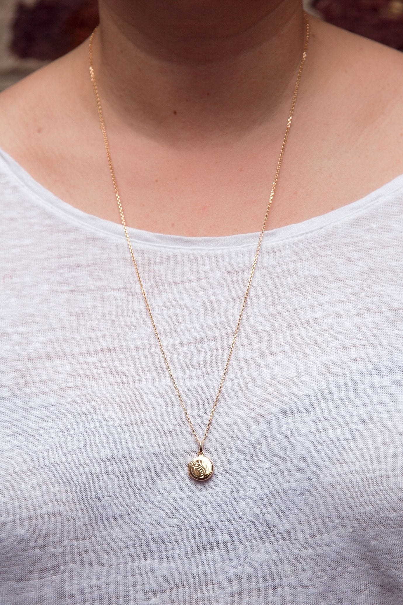 Zierliche vergoldete Kette mit Medaillon-Anhänger – eleganter & persönlicher Schmuck | Shop Nory