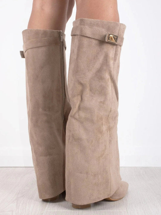 Knielange Stiefel - Wildlederstiefel mit spitzem Zeh und Absatz für Damen