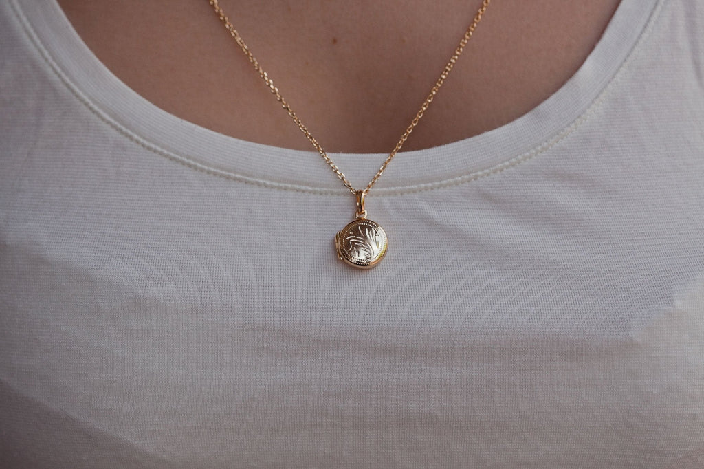 Zierliche vergoldete Kette mit Medaillon-Anhänger – eleganter & persönlicher Schmuck | Shop Nory