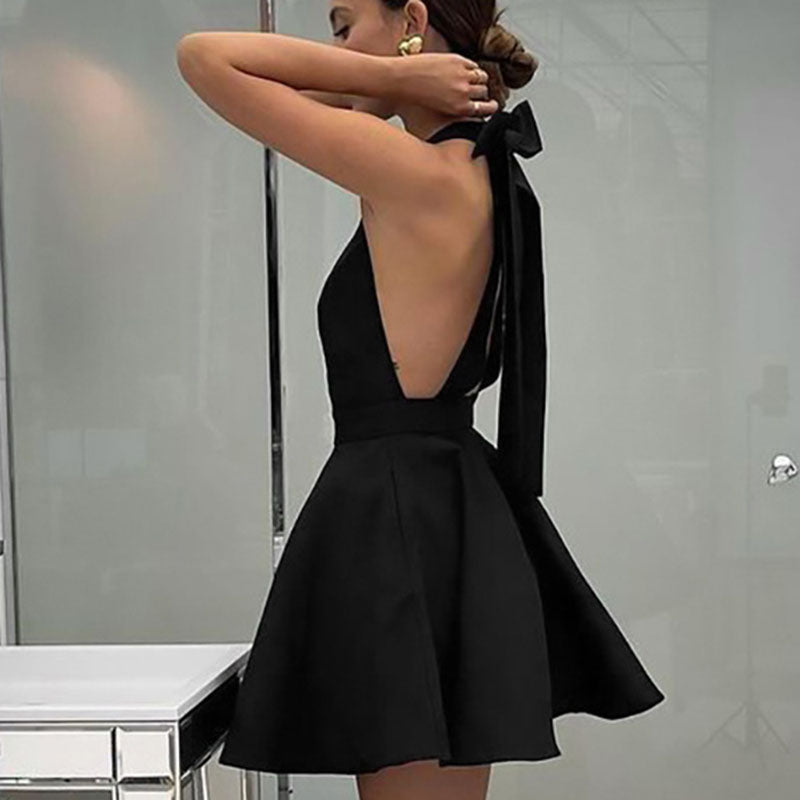 Ausgestelltes Cocktailkleid aus Satin