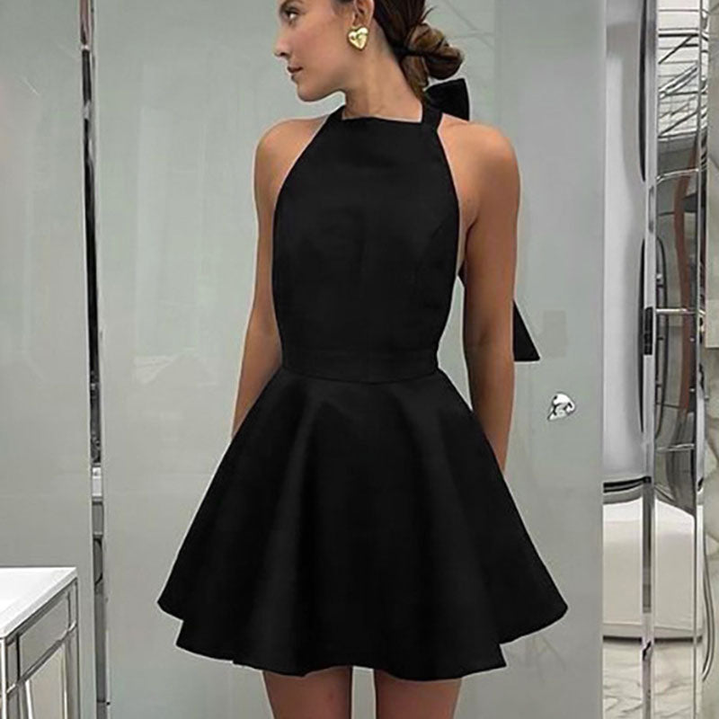Ausgestelltes Cocktailkleid aus Satin