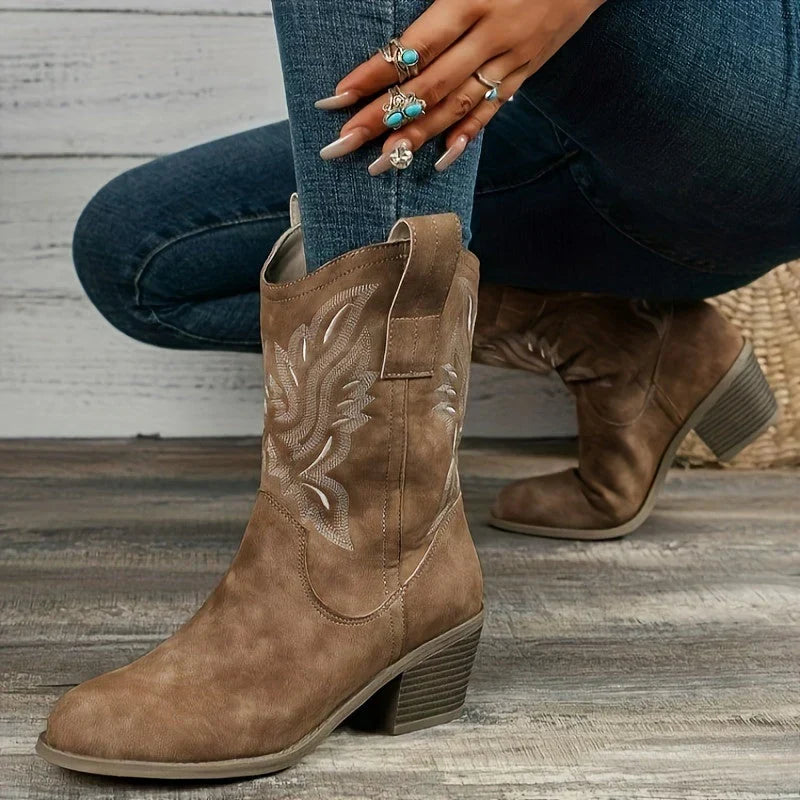 Coole schicke Cowboy-Stiefel
