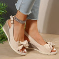 Orthopädische Sandalen mit Keilabsatz